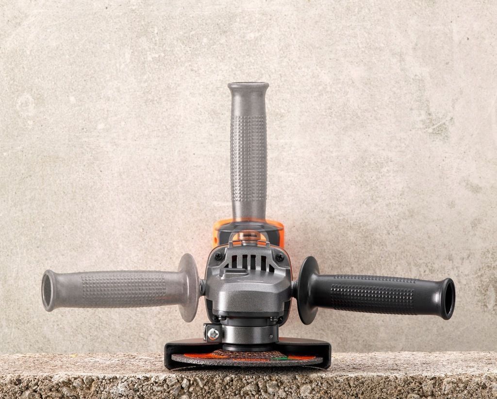 Аккумуляторная угловая шлифовальная машина Black&Decker BCG720N-XJ