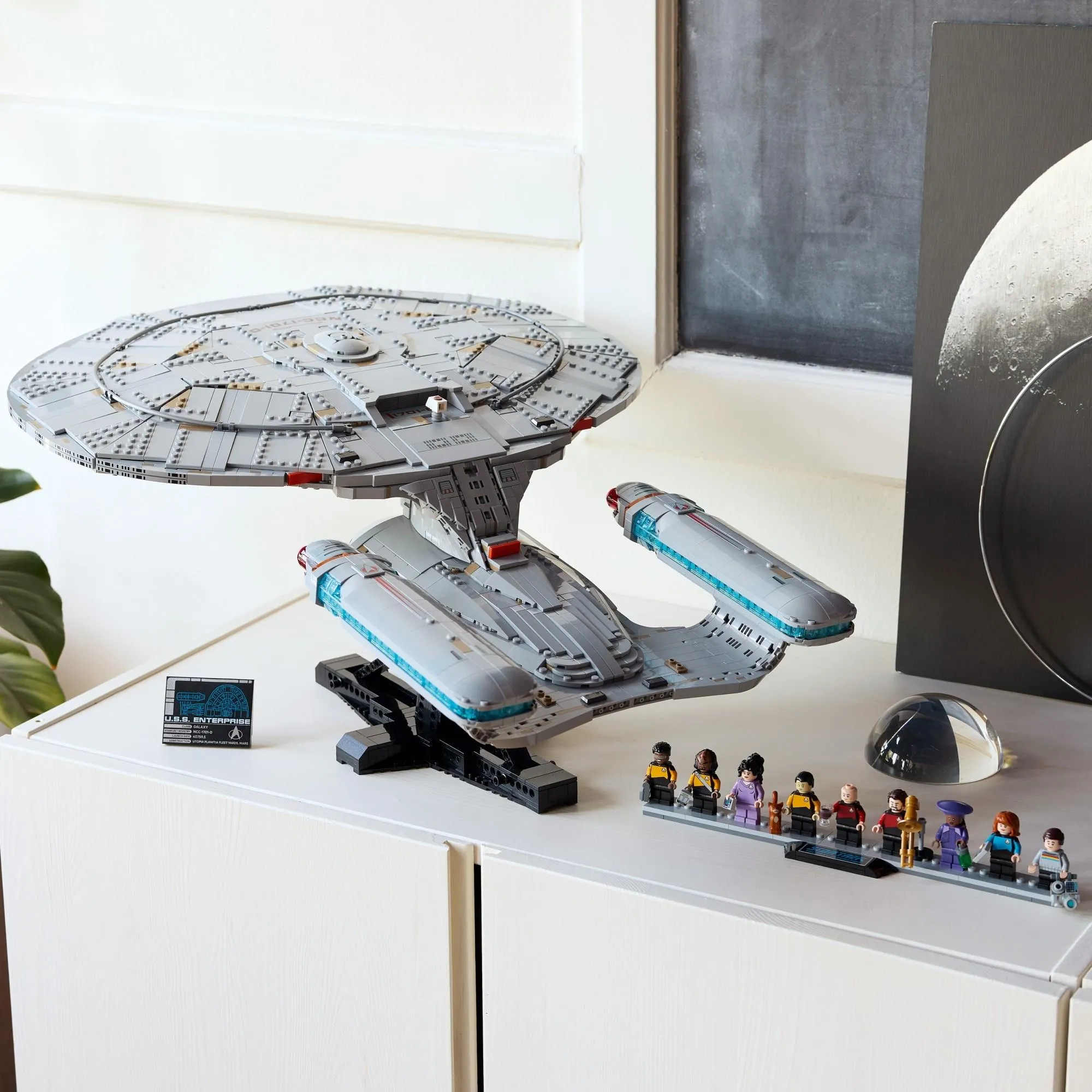 Конструктор LEGO ICONS 10356 Звёздный путь: U.S.S. Энтерпрайз NCC-1701-D