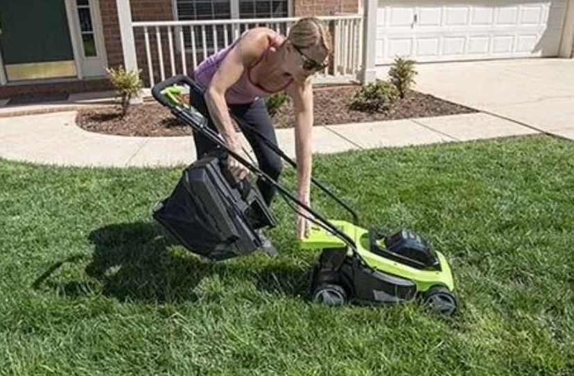Аккумуляторная газонокосилка Greenworks GR24LM33LT25K4