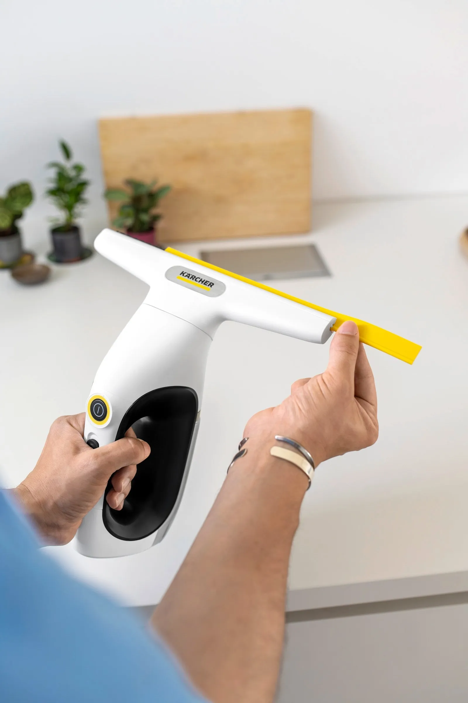 Стеклоочиститель Karcher WV 2 Universal Multi 1.633-677.0