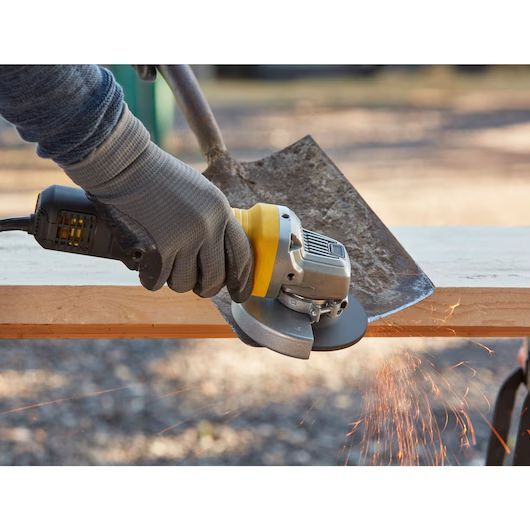 Угловая шлифовальная машина Stanley FMEG220K-QS
