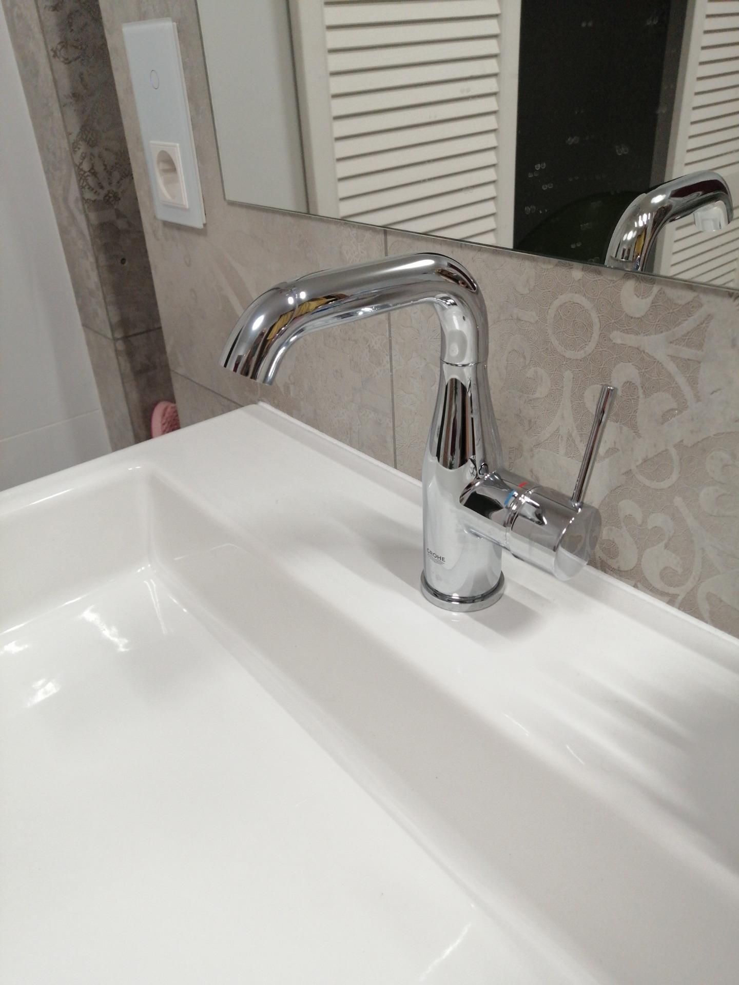 Смеситель для раковины Grohe Essence 23463001