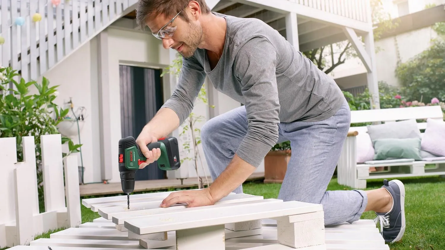 Дрель-шуруповёрт Bosch UniversalDrill 18V + системный кейс SystemBox 06039D4003