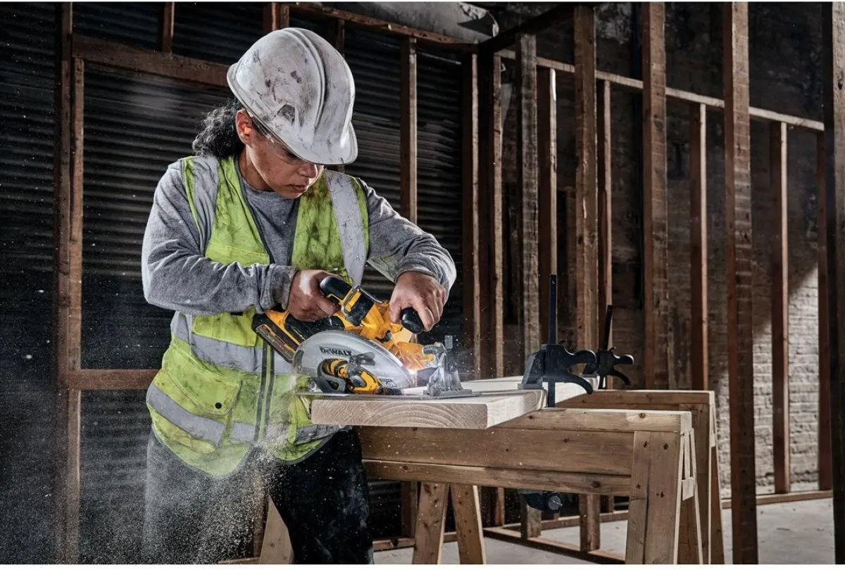 Аккумуляторная дисковая пила DeWalt DCS573NT-XJ, без АКБ и ЗУ, в кейсе TSTAK