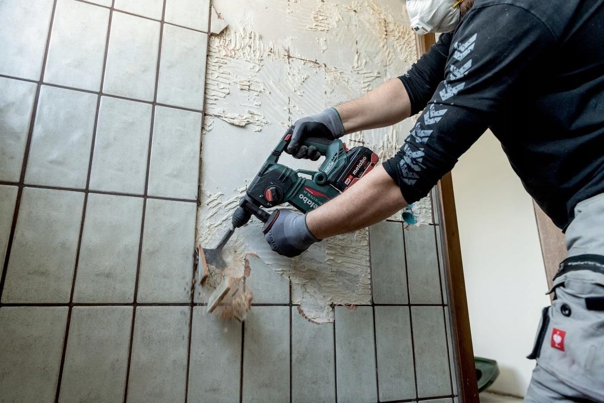 Перфоратор аккумуляторный Metabo KH 18 LTX BL 24 в кейсе metaBOX без акб и зу