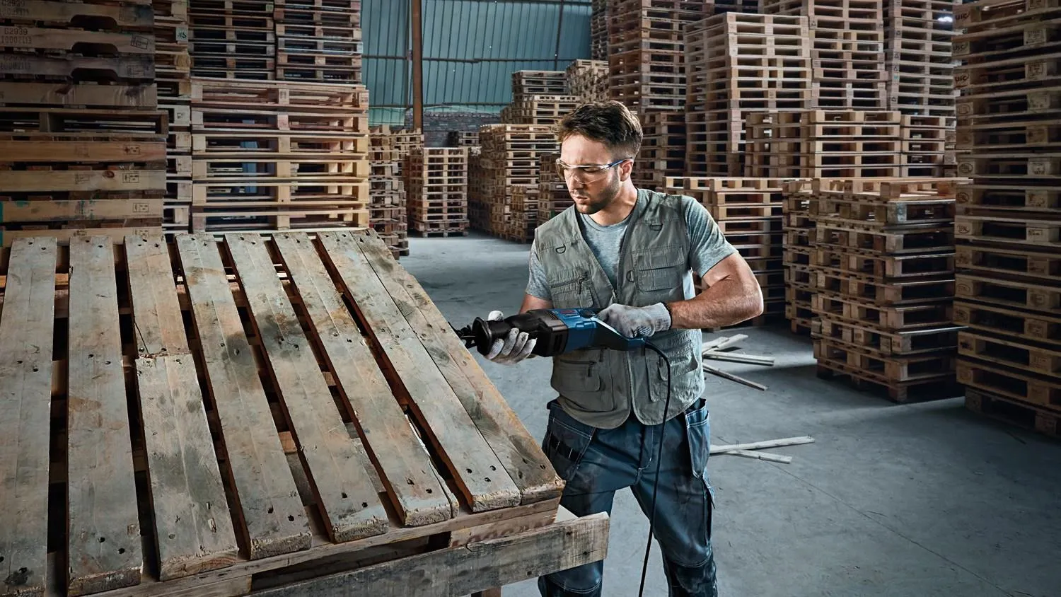 Электрическая пила Bosch GSA 120 Professional 06016B1020