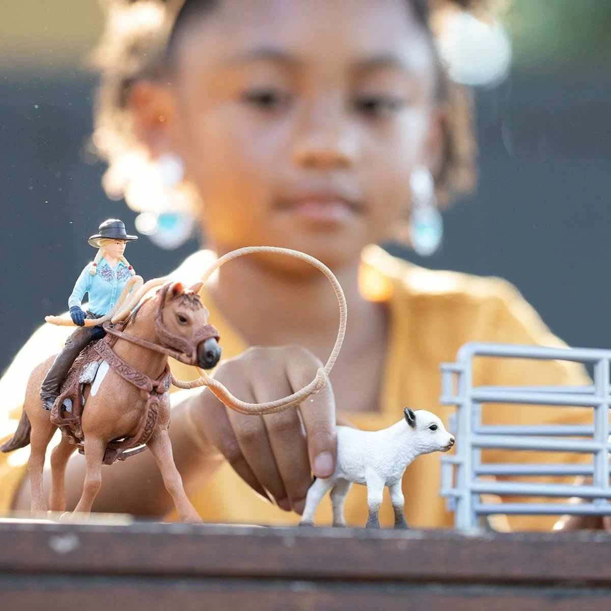 Schleich - пастушка и лассо 42577