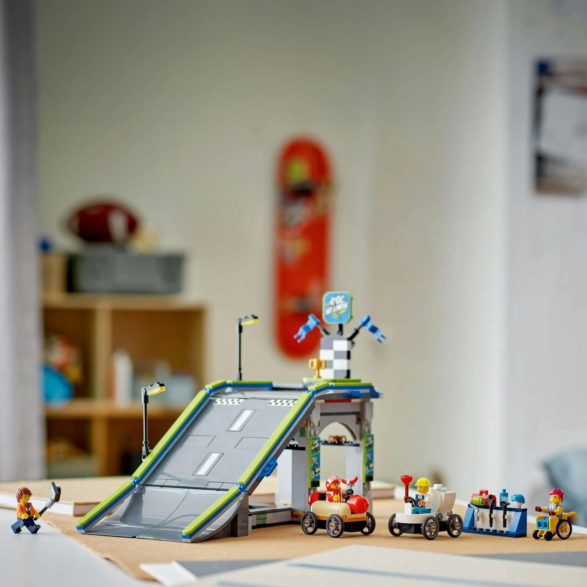 LEGO City 60460 Без границ: трасса с трамплинами для гонок