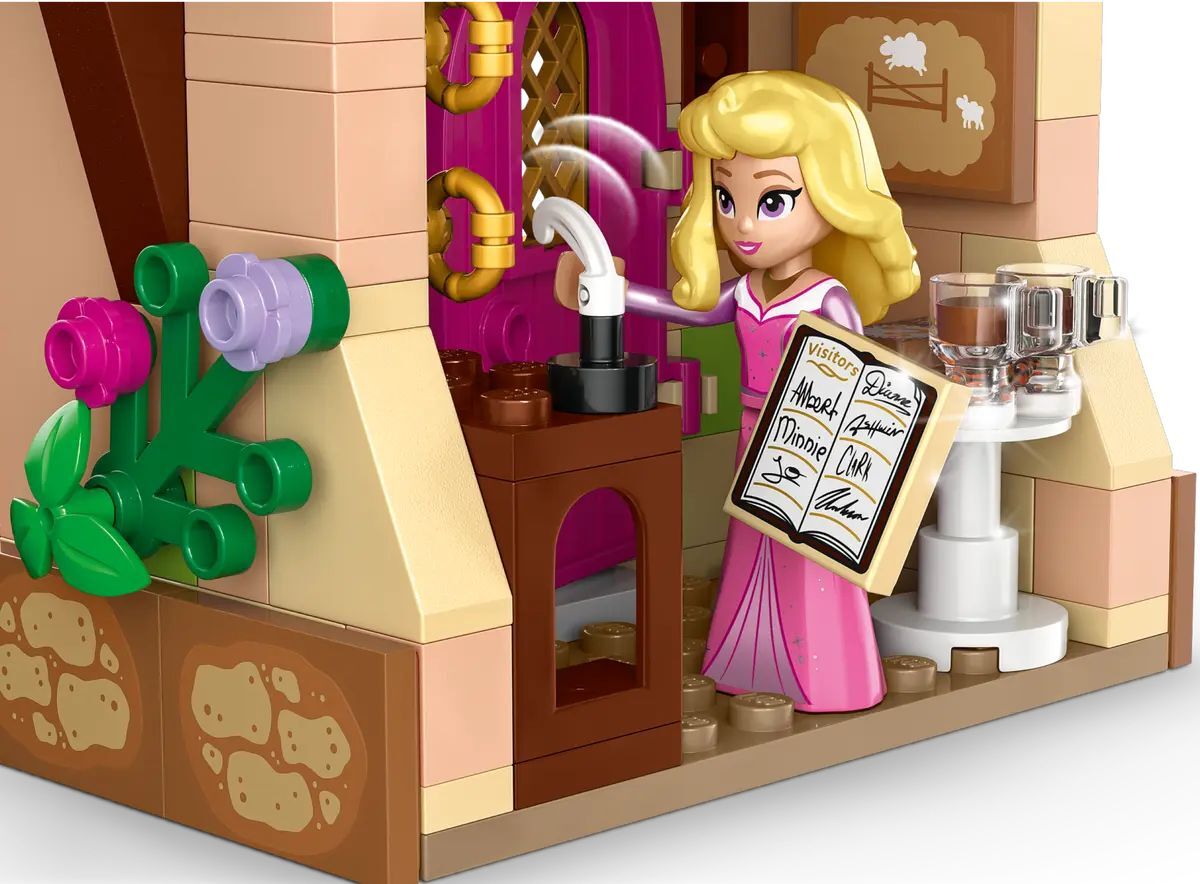Конструктор LEGO Disney Princess 43246 Приключения на рынке
