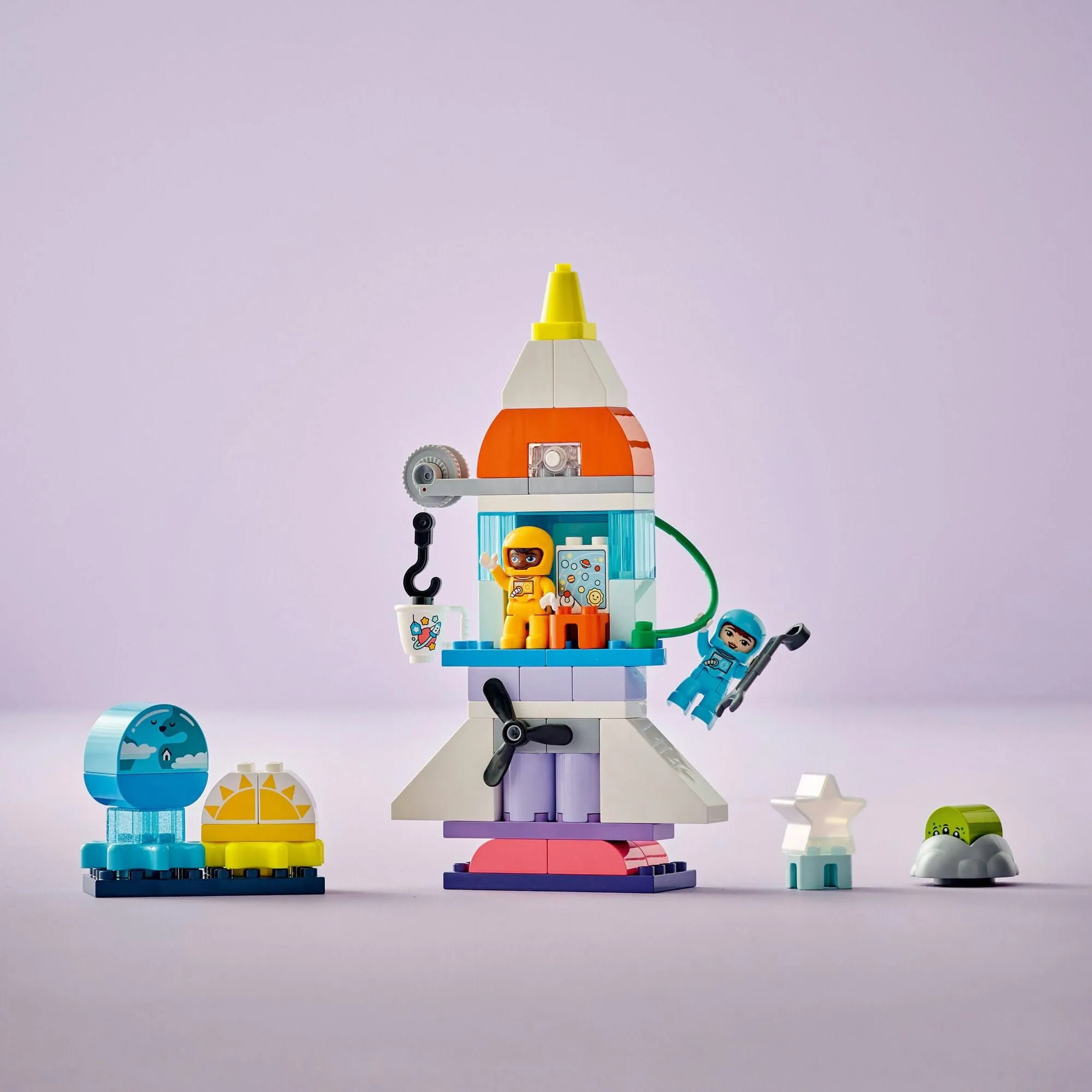 Конструктор LEGO DUPLO Town 10422 Приключения на космическом шаттле 3 в 1