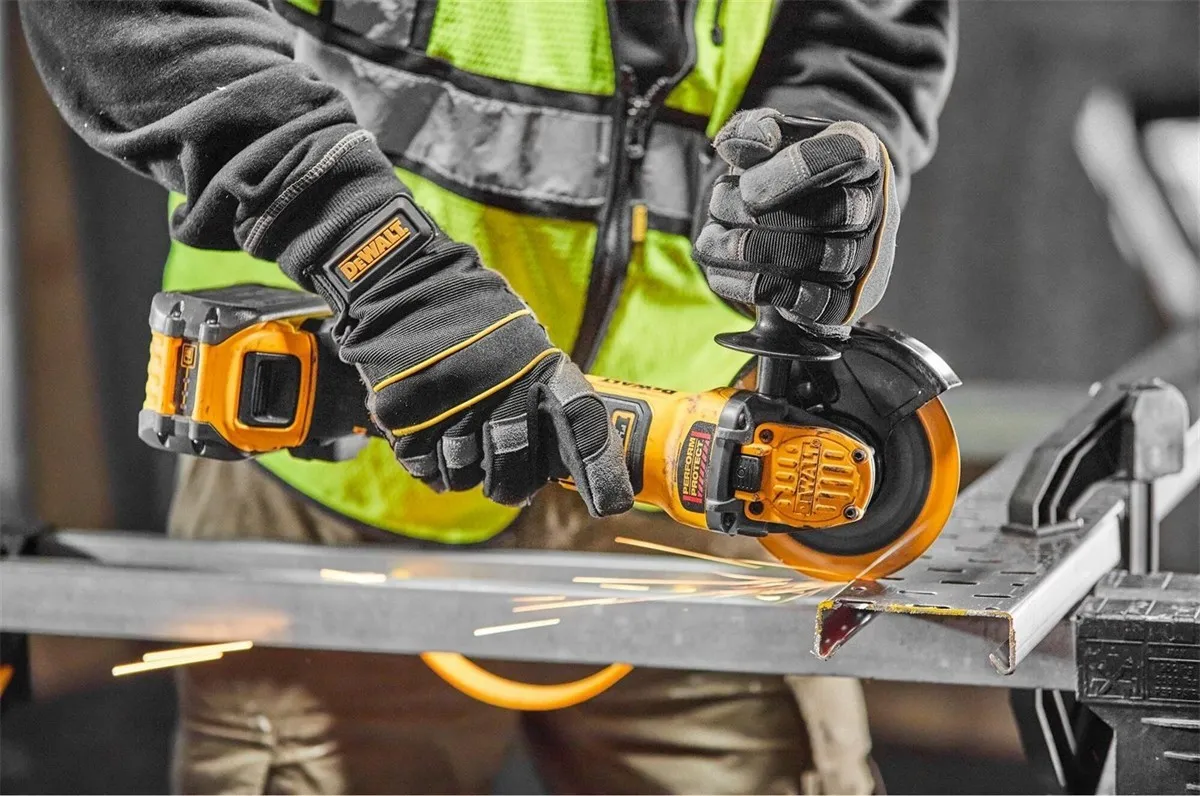Аккумуляторная угловая шлифмашина (УШМ) DeWalt DCG409T1, с 1 АКБ FlexVolt и ЗУ