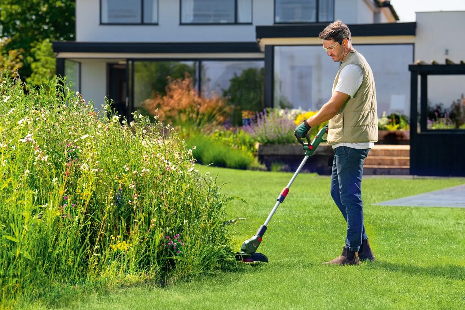 Аккумуляторный триммер Bosch UniversalGrassCut 18V-23-450 06008C1G01