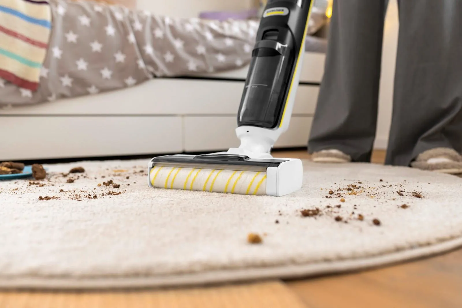 Вертикальный моющий пылесос Karcher FCV 4 Dry Extra, белый 1.056-136.0