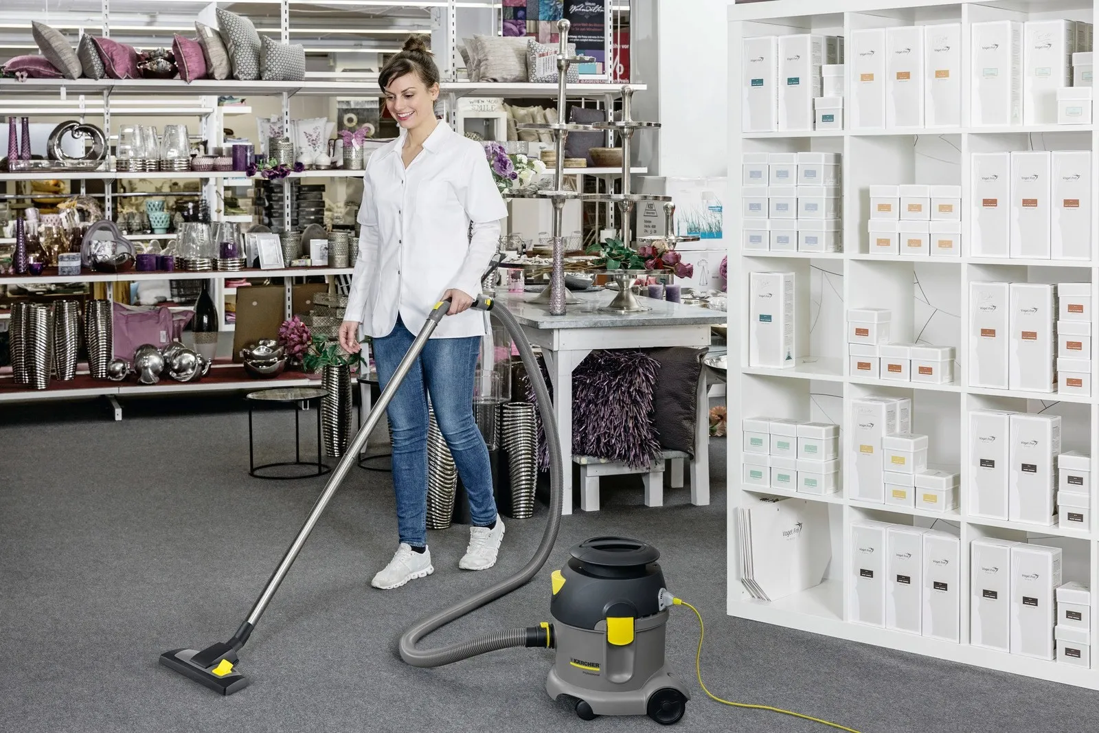 Профессиональный пылесос сухой уборки Karcher T 10/1 Adv 1.527-154.0