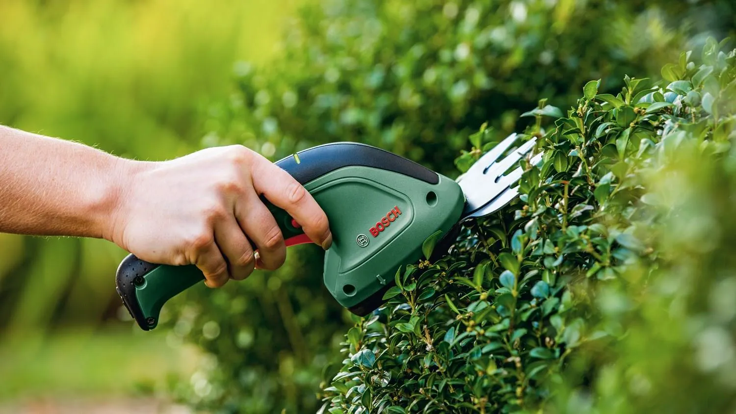 Аккумуляторные ножницы Bosch EasyShear 0600833303