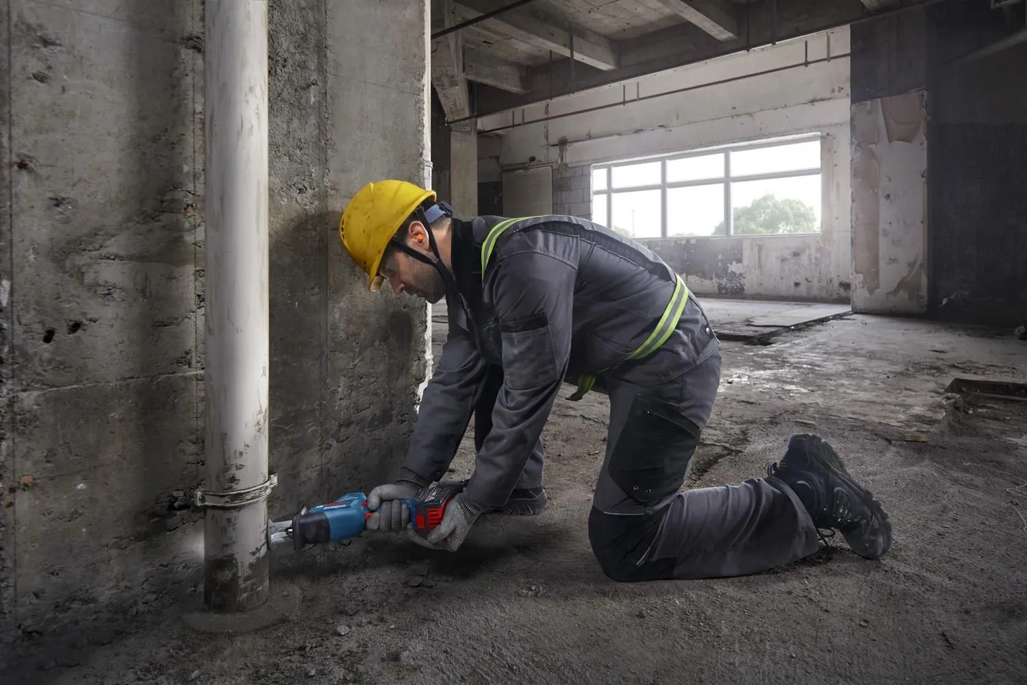 Электрическая пила Bosch GSA 18V-24 Professional 06016A5100