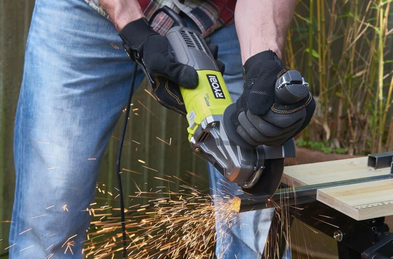 Угловая шлифмашина RYOBI RAG800-125G (800 Вт, 125 мм)