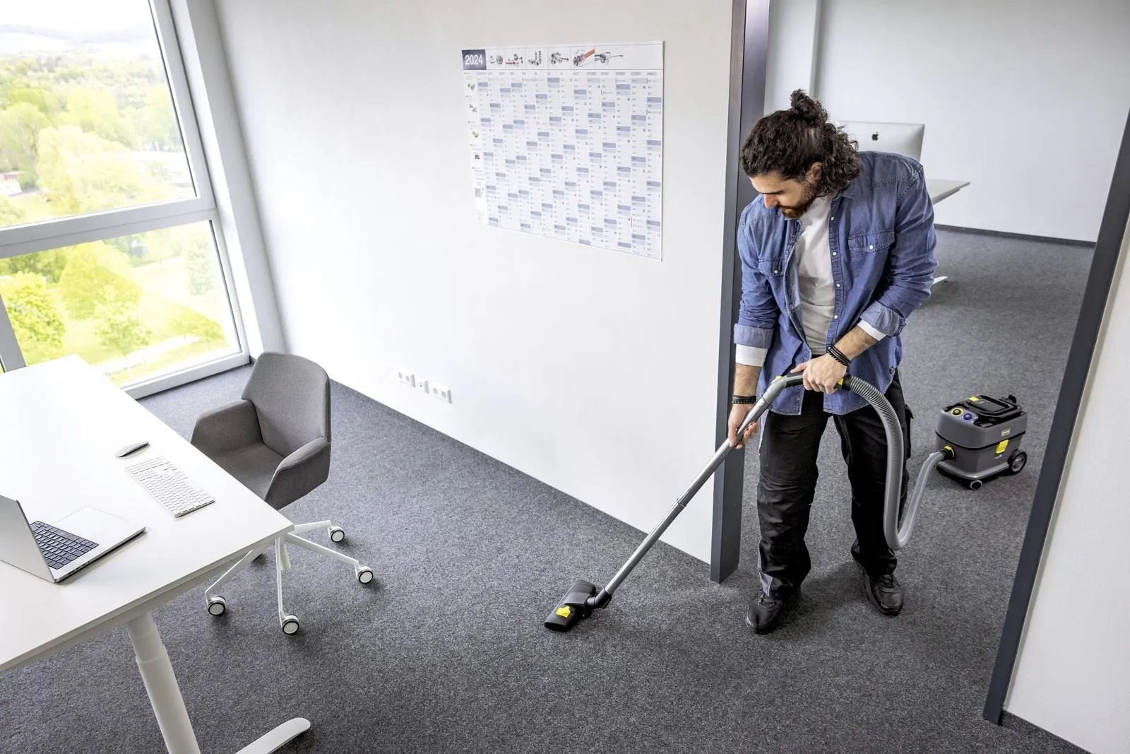 Профессиональный аккумуляторный пылесос сухой уборки Karcher T 10/1 Bp 1.527-352.0