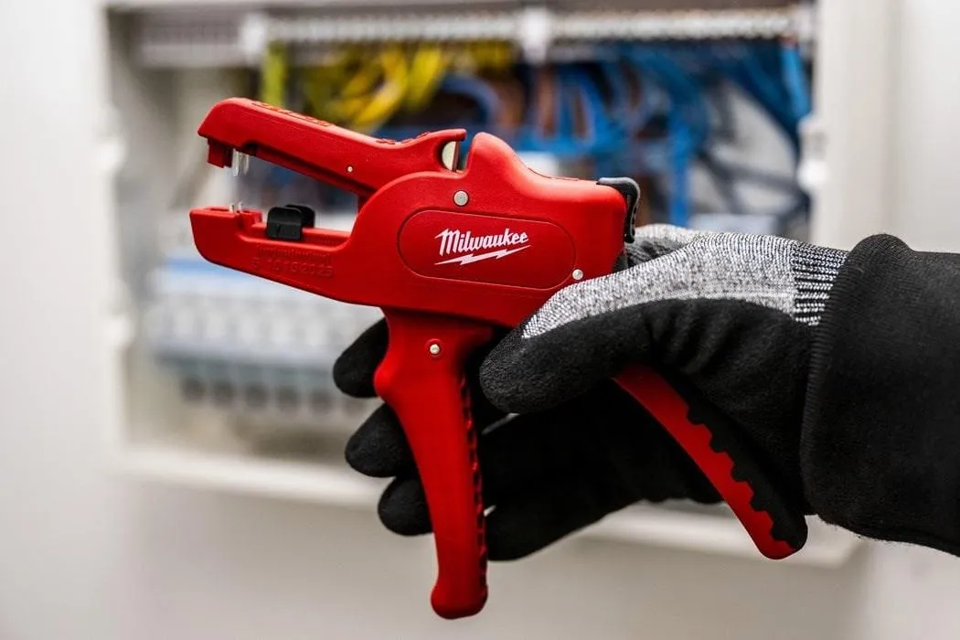 Автоматический инструмент для зачистки проводов Milwaukee 4932498268