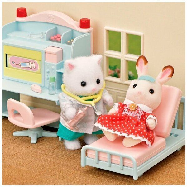Sylvanian Families Игровой набор Деревенский доктор 5705 с 3 лет