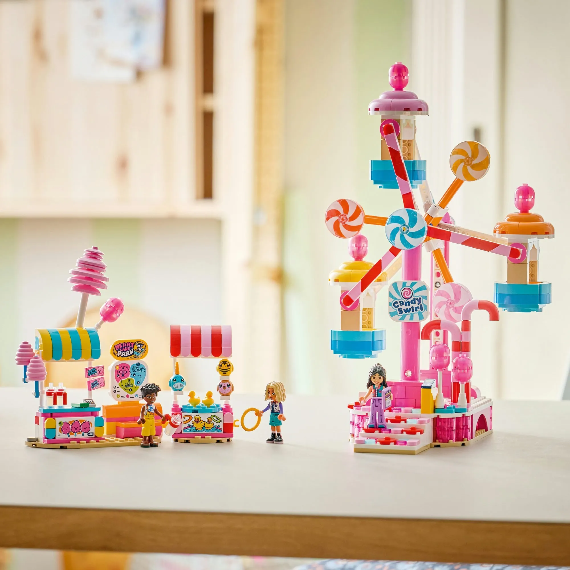 LEGO Friends 42700 Колесо обозрения с конфетами и капкейками