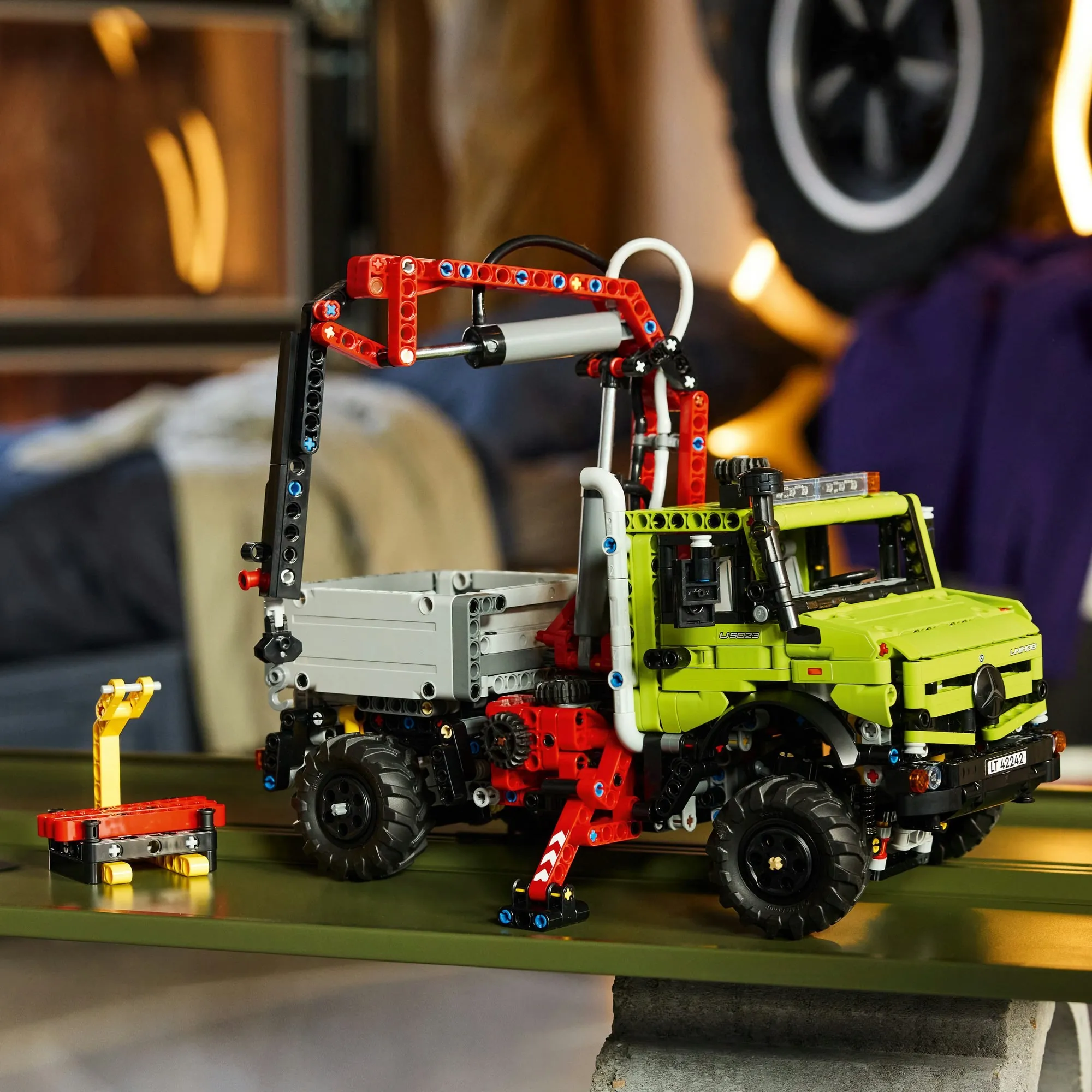 Конструктор LEGO Technic 42242 Mercedes-Benz Unimog U 5023 с краном