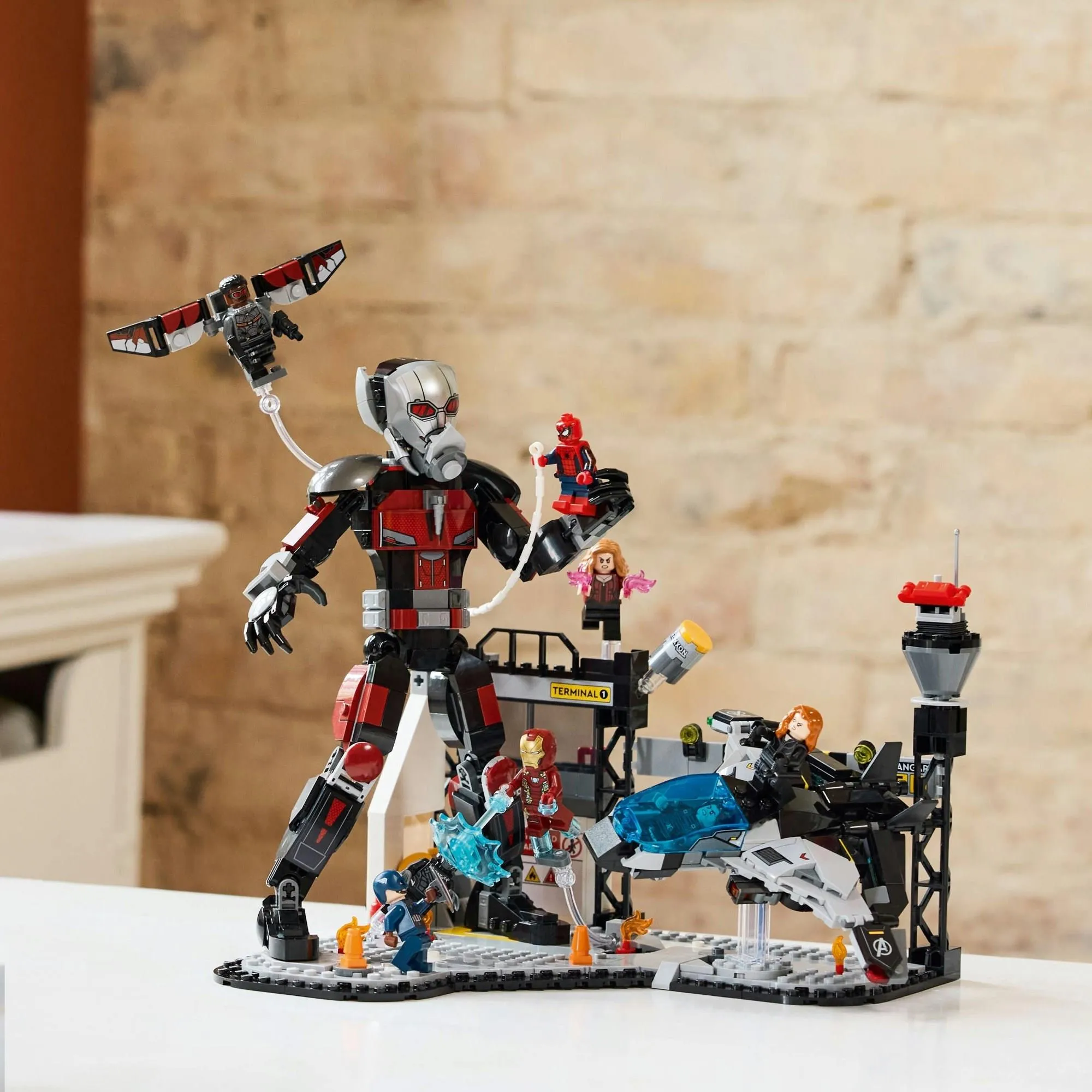 Конструктор LEGO Marvel 76314 Капитан Америка: Война героев — битва