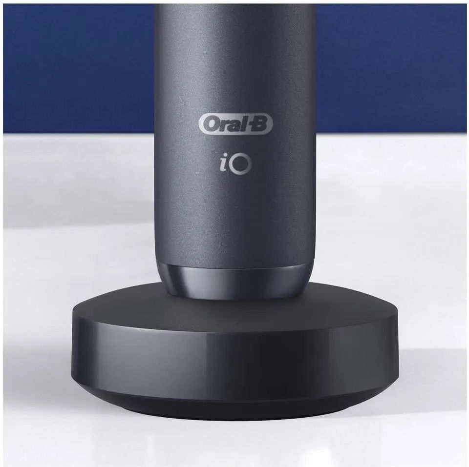 Электрическая зубная щетка Oral-B Io8 Onyx Black, специальный выпуск