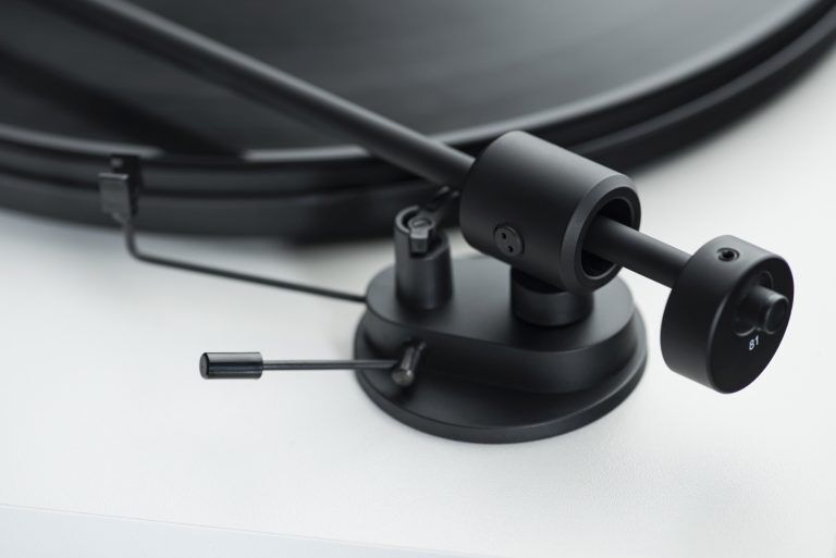 Проигрыватель виниловых дисков Pro-Ject Primary E Phono чёрный