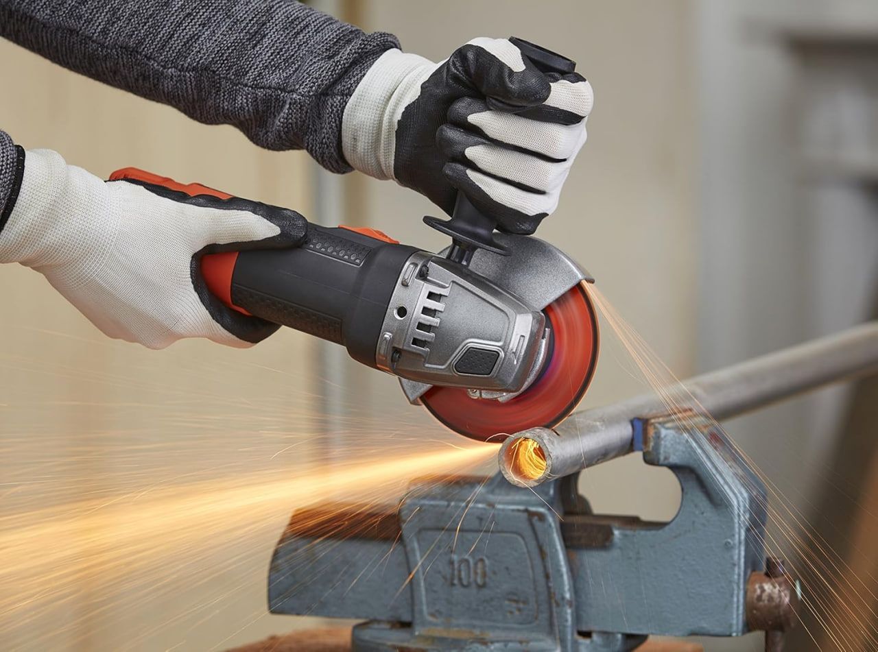 Шлифовально-полировальная машина Black&Decker Beg210K