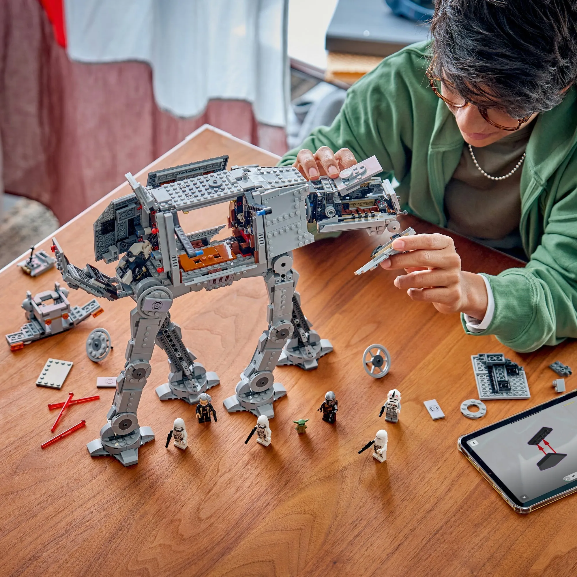 Конструктор LEGO Star Wars 75454 Вездеход AT-AT остатков Империи и INT-4