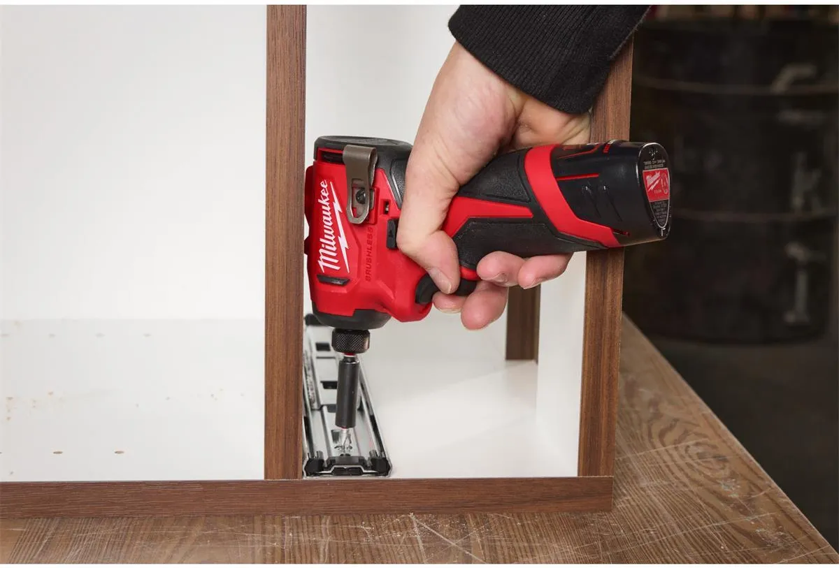 Аккумуляторный ударный винтоверт Milwaukee M12 BLIDRC-0 4933499689