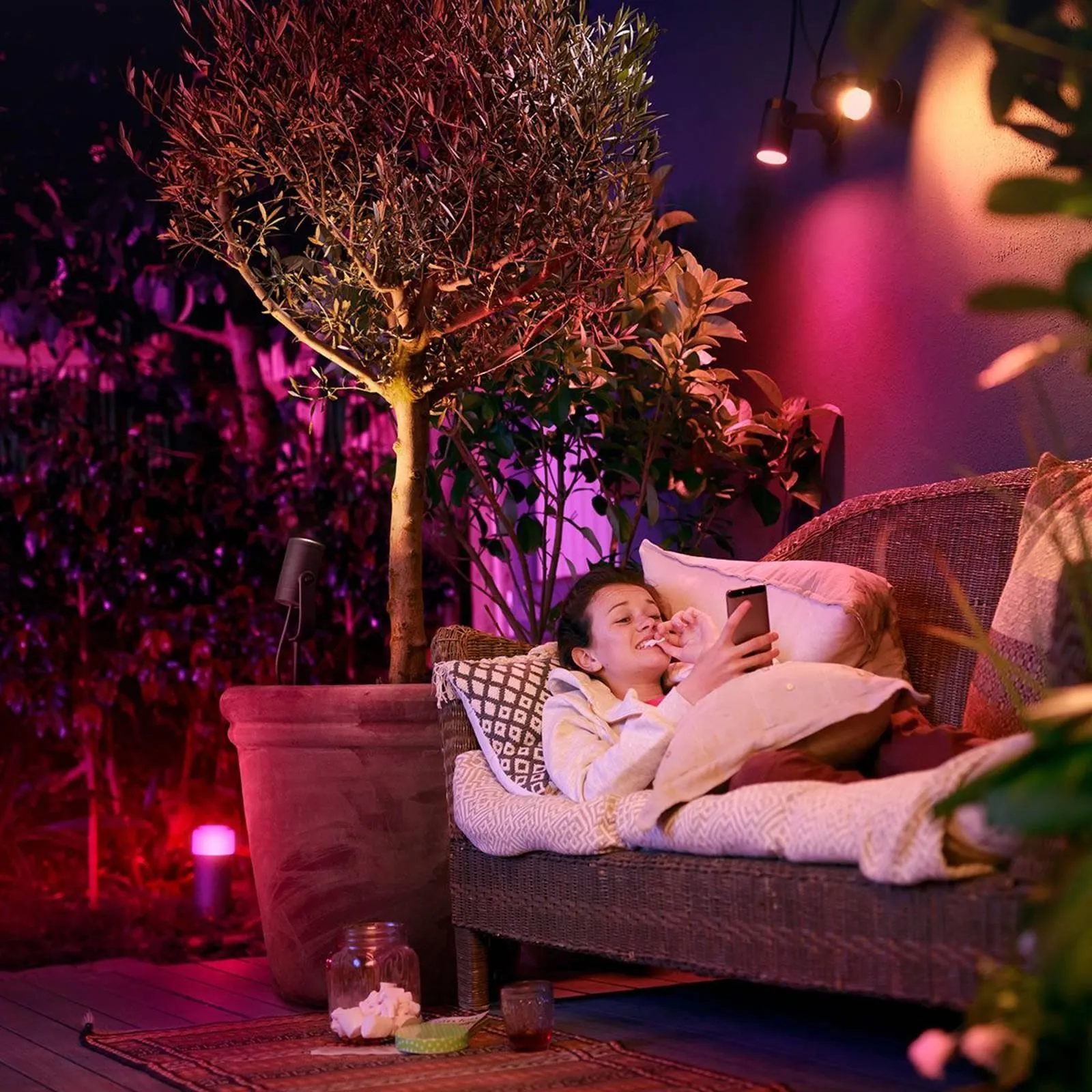 Уличный прожектор PHILIPS Hue White and Color Ambiance Lily черный 1741530P7
