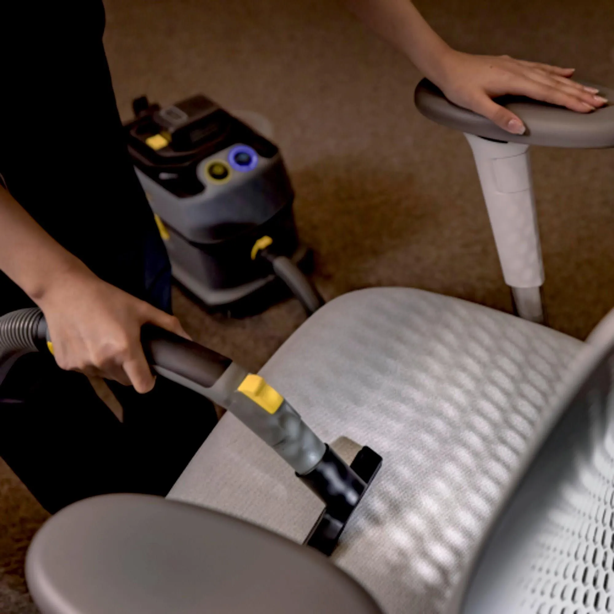 Аккумуляторный пылесос сухого уборочного типа Karcher Professional T 10/1 Bp Adv 1.527-350.0