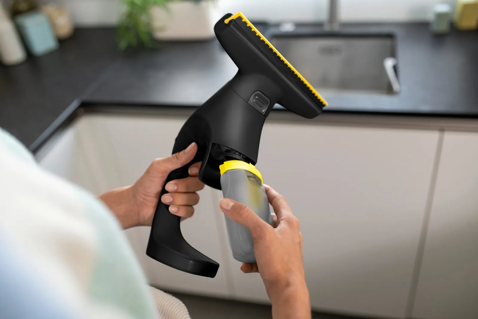 Стеклоочиститель Karcher WV 1 Compact Extra+ Black 1.633-720.0