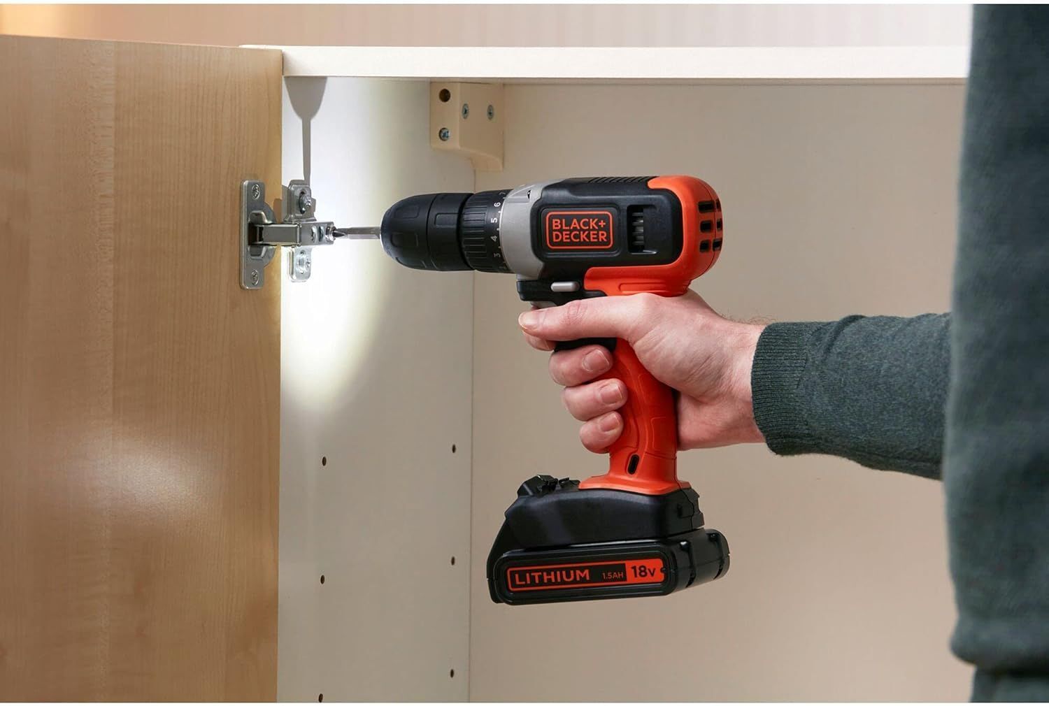 Аккумуляторная дрель-шуруповерт BLACK+DECKER BCD001C1KA-QW