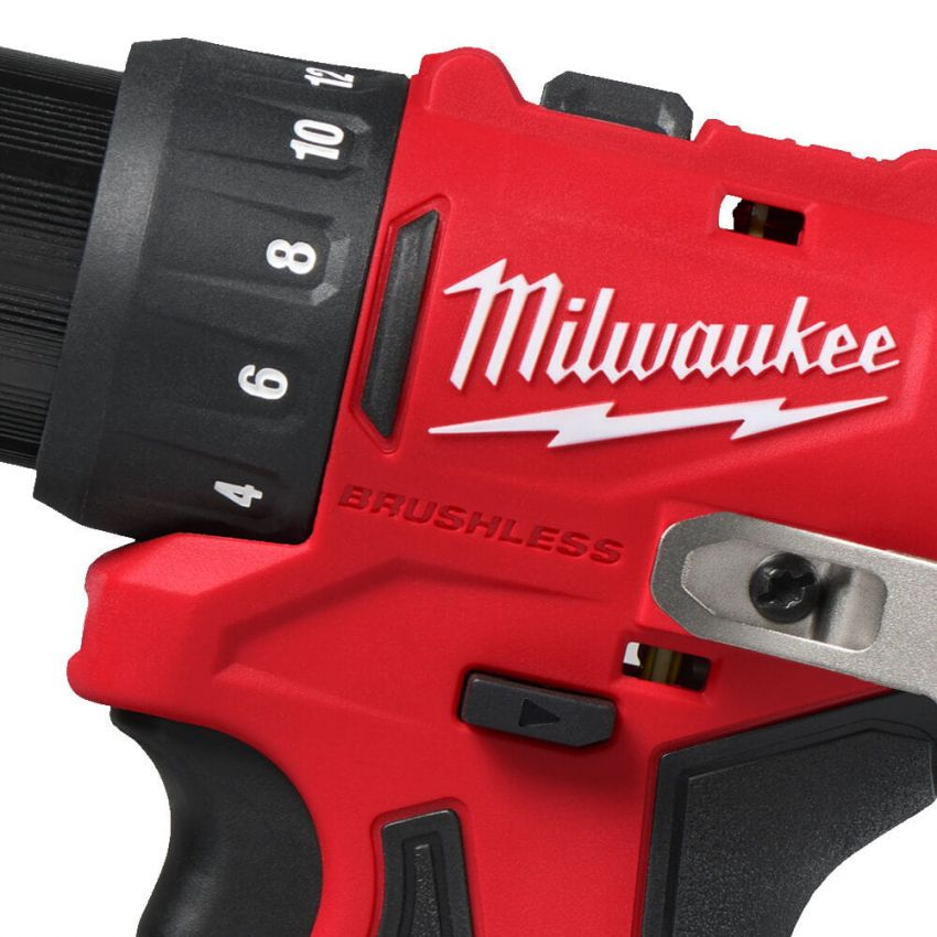 Аккумуляторная дрель-шуруповерт Milwaukee M12 BLDDRC-402C 4933499688