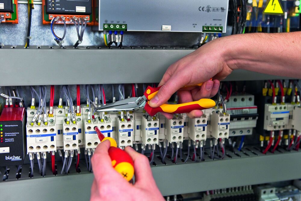 Набор инструментов Wiha Professional electric 26852 VDE пассатижи, плоскокруглогубцы, бокорезы, 3 предм. (Z99000106)