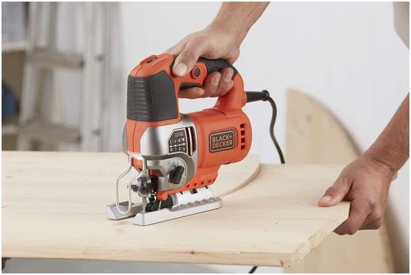 Лобзик Black & Decker BES610K-QS