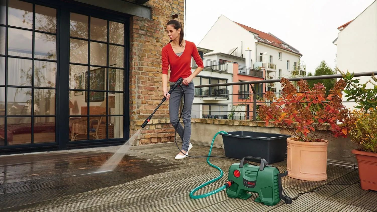 Электрическая мойка высокого давления Bosch EasyAquatak 120 6008A7901