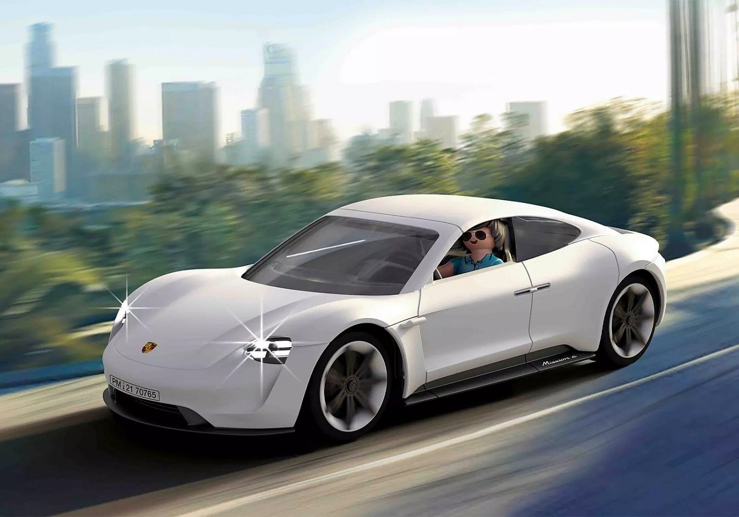 Гоночная машина Playmobil Porsche Mission E 70765, 27.5 см, белый