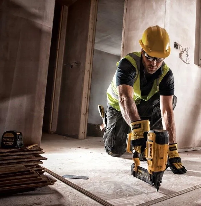 Аккумуляторный гвоздезабиватель DeWalt DCN680N-XJ, без АКБ, ЗУ и кейса