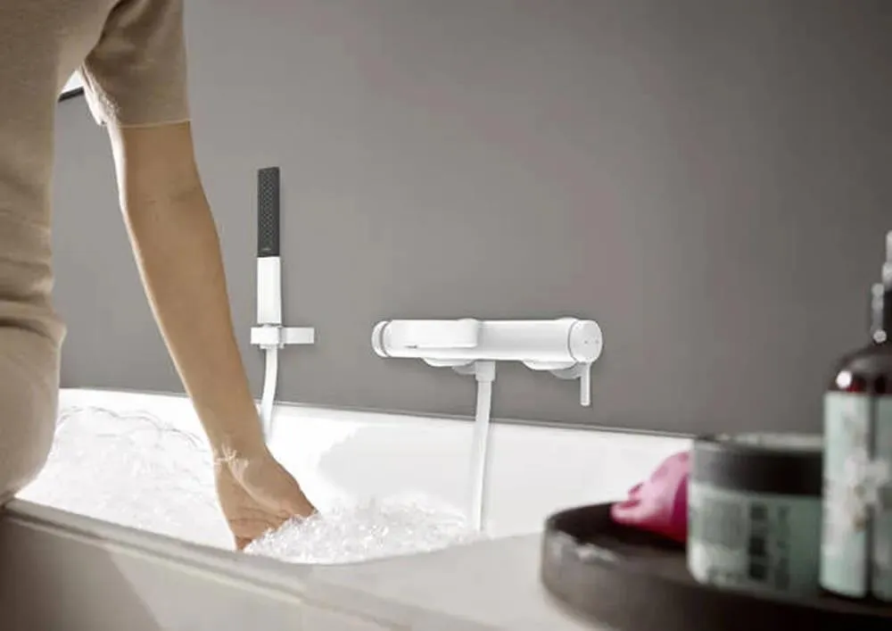 Смеситель Hansgrohe Finoris белый матовый 76420700