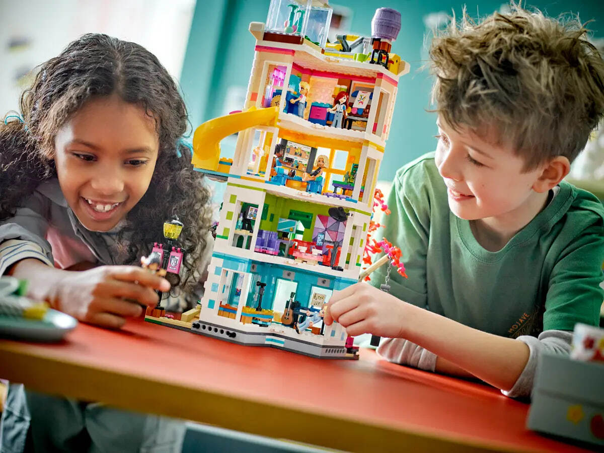 LEGO Friends 41748 Общественный центр Хартлейк-Сити