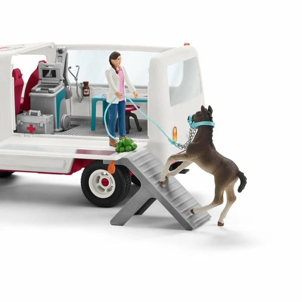 Игровой набор "Ветеринарный фургон с ганноверским жеребенком" Schleich Horse Club/ для детей от 5 лет/ Шляйх 42439