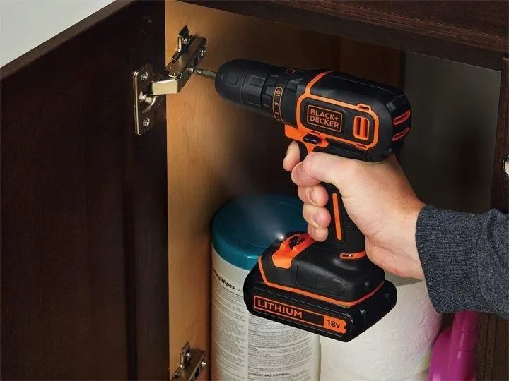 Аккумуляторная дрель-шуруповерт Black&Decker BDCDC18-QW