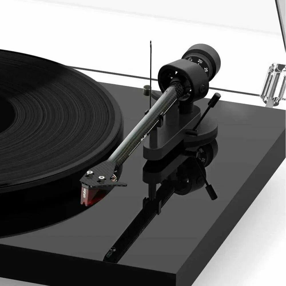 Виниловый проигрыватель Pro-Ject Debut Carbon III DC