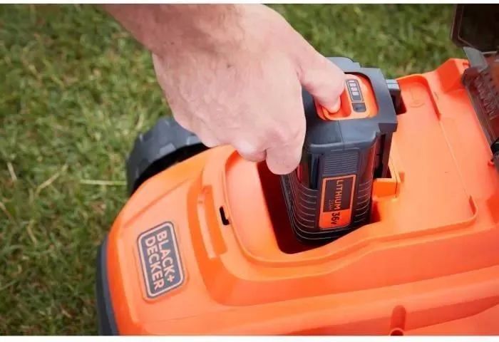 Газонокосилка аккумуляторная Black&Decker BCMW3318L2-QW 12.5 Ah/18 V с ЗУ