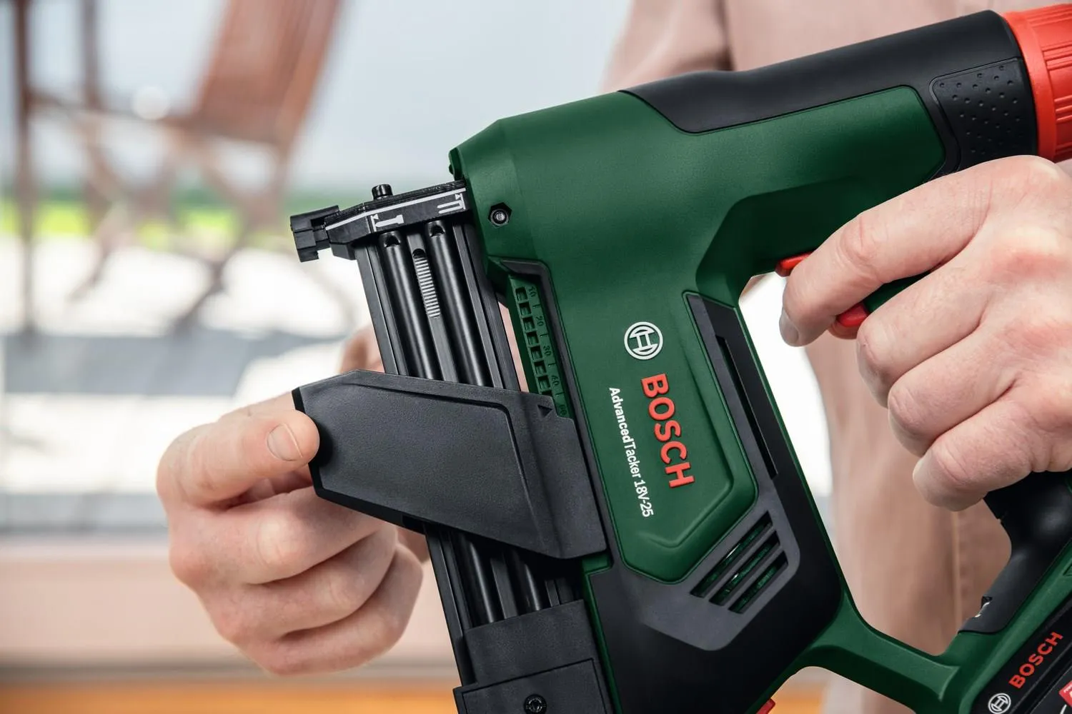 Аккумуляторный степлер Bosch AdvancedTacker 18V-25 06032A7100