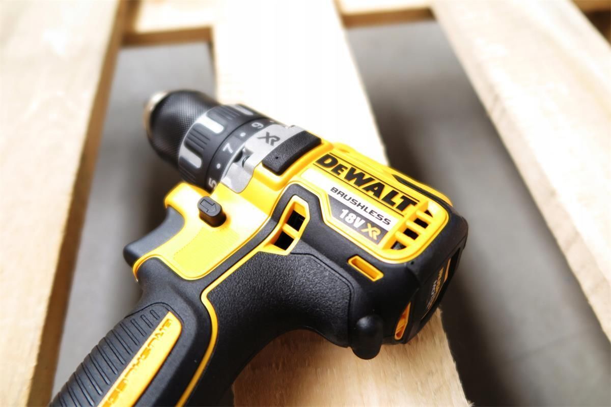 Набор электроинструмента DeWalt DCK2020P2T